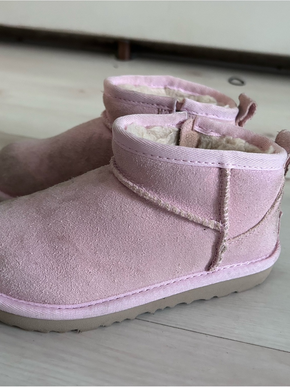 UGG Kids Pink Suede Sherpa-Lined Ankle Boots